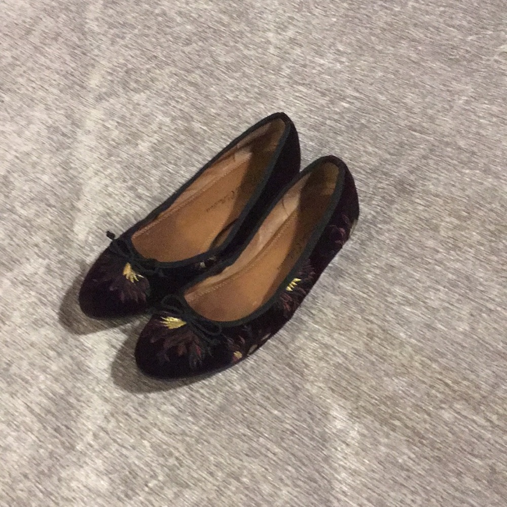 Shoes - Picture 2 of 4